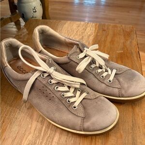 Ecco Tan Sneakers Minimalist Comfort Faded color Look Classic Preppy Fall